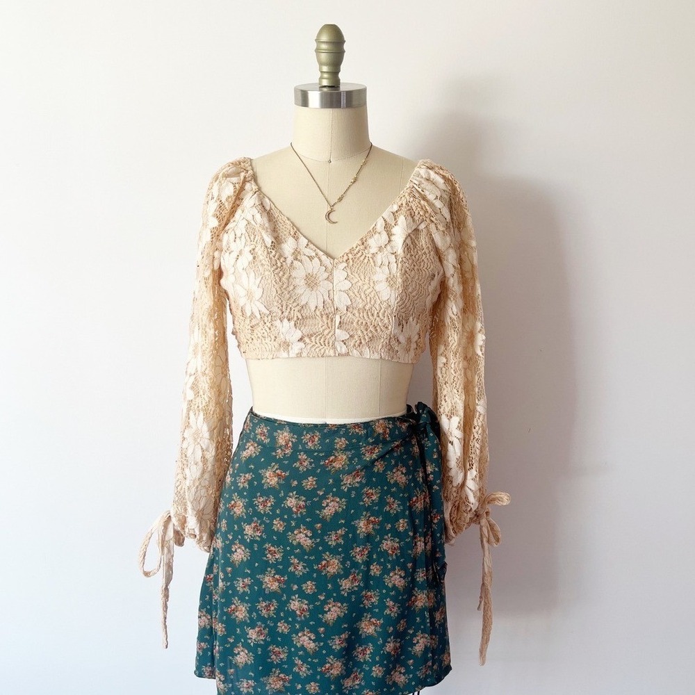 Hyfve Lace Crop‎ Top Beige Floral Open Back Tie Balloon Sleeve Coquette Romantic